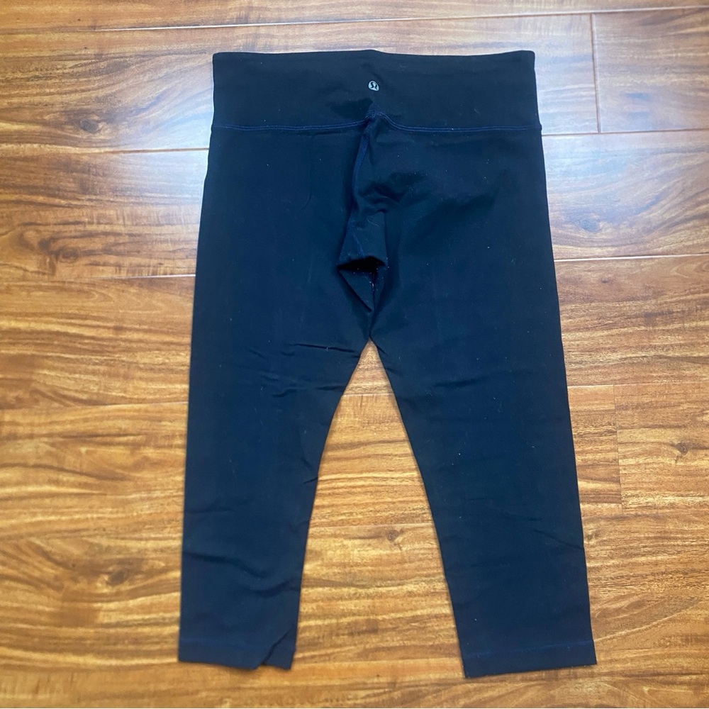 Lululemon Women's Black Blue Stitch Lowrise Crop Leggings Size 8 Activewear Gym
